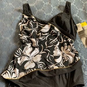 Brand new bathing suit 👙